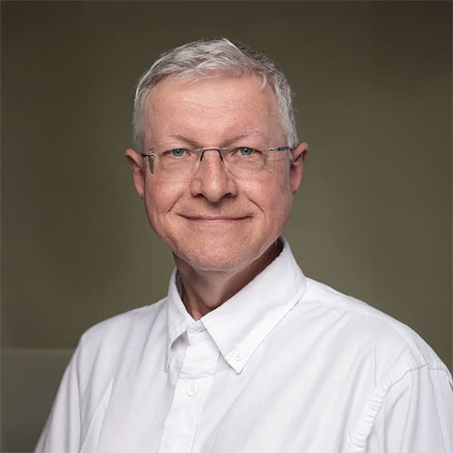 Portraitbild von Claas Hüttenrauch, Facharzt für Allgemeinmedizin