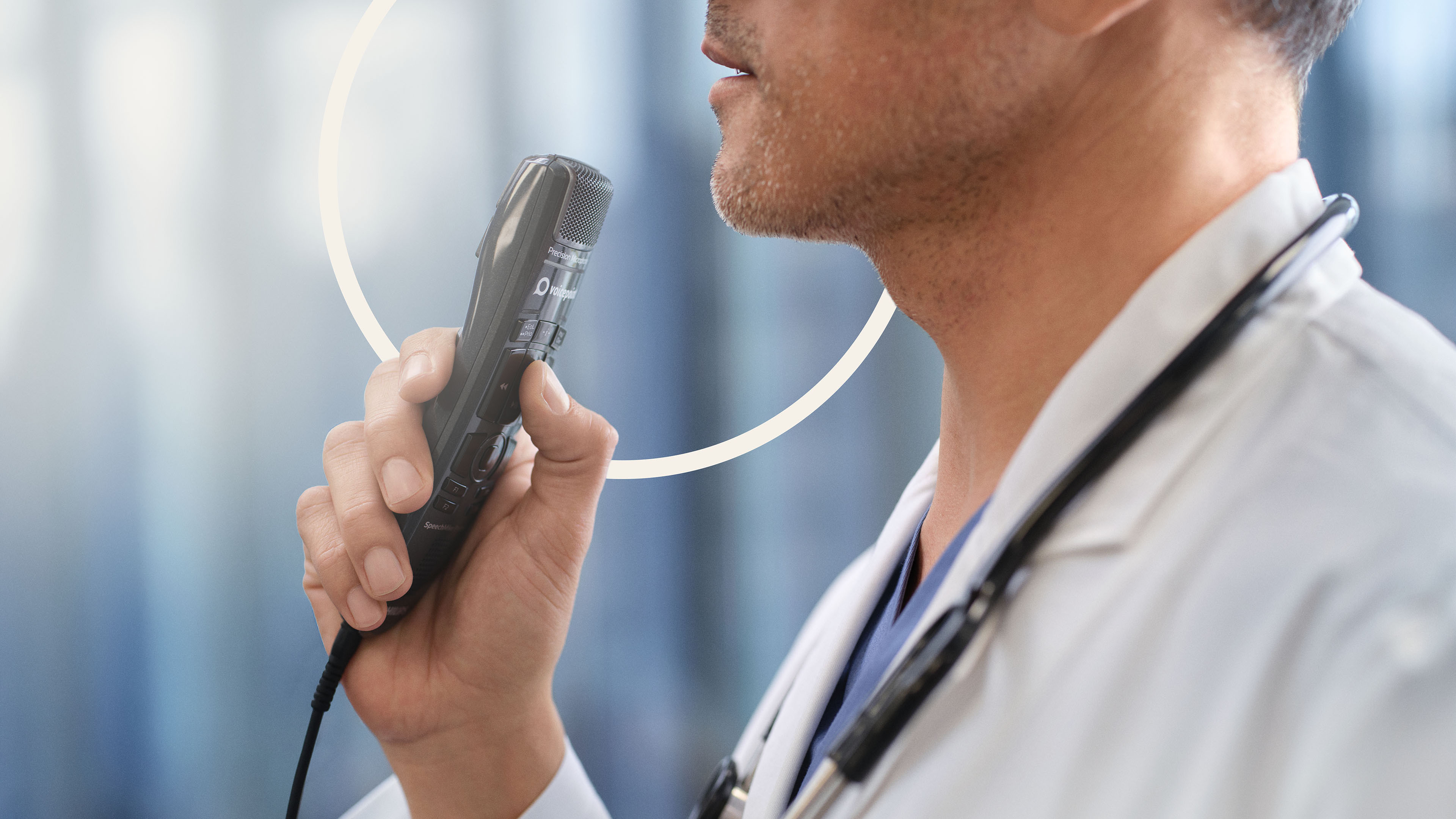 Close-up of a doctor in a white coat dictating with a dictation device. A white circle is visible in the background as a design element.