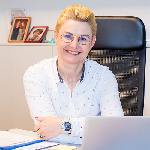 Portraitbild von Susanne Maurer, dipl. für Innere Medizin FMH / Sportmedizin DGSM / Ernährungsmedizin DGEM / Leitung Zentrum für Adipositas- und Stoffwechselmedizin