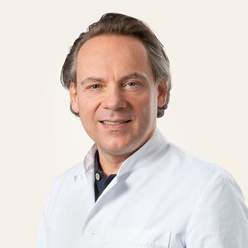 Portraitbild von Urs Zuberbühler, Facharzt für orthopädische Chirurgie und Traumatologie des Bewegungsapparates, spez. Wirbelsäulenchirurgie