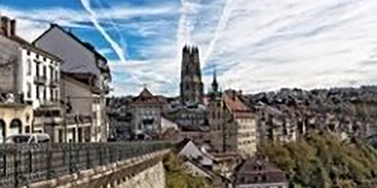 Stadtansicht von Freiburg – Symbolbild für das Réseau Fribourgeois de Santé Mentale.